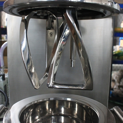 Máquina de la batería de litio refrigerador de agua de alimentación planetario del dispositivo de la bomba de vacío del mezclador del vacío del eje del triple del volumen de 2 litros