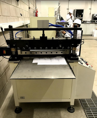 Cortador intermitente neumático del equipo de producción de la batería de la cortadora del electrodo